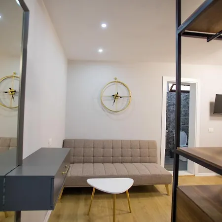 The Tophouse 4br & Bbq Veranda Apartment Tirana