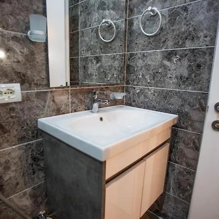 The Tophouse 4br & Bbq Veranda Apartment Tirana