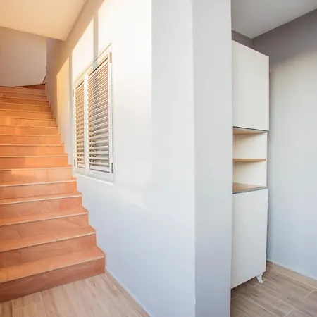 The Tophouse 4br & Bbq Veranda تيرانا