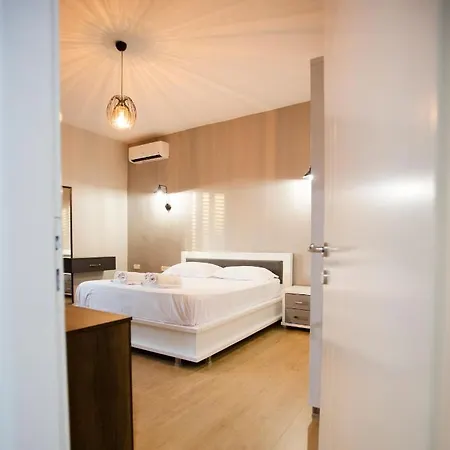 The Tophouse 4br & Bbq Veranda * تيرانا