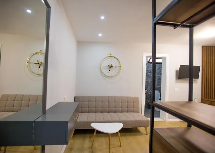 Blloku 4Br Duplex W Bbq Terrace - Central Tirana Апартаменты Тирана