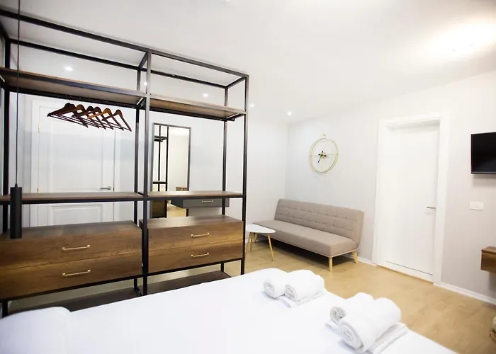 Апартаменты Blloku 4Br Duplex W Bbq Terrace - Central Tirana Тирана