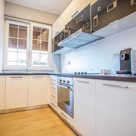 4br Penthouse & Bbq Terrace At Blloku تيرانا