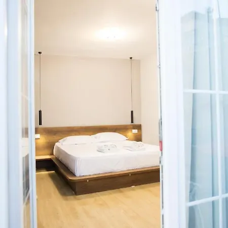 4br Penthouse & Bbq Terrace At Blloku شقة