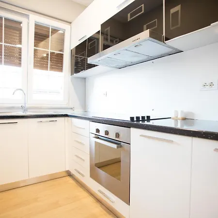4br Penthouse & Bbq Terrace At Blloku تيرانا