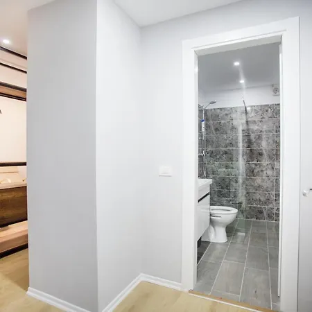 4 Br Apartment&bbq Veranda Daire