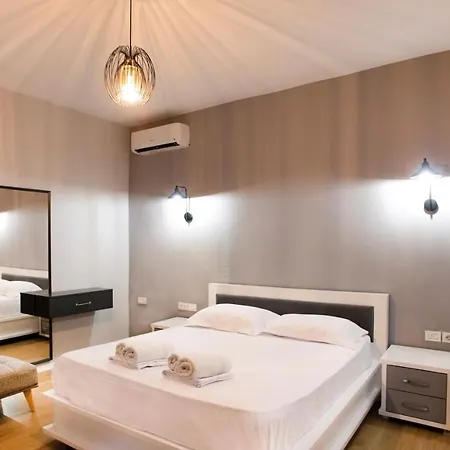 4 Br Apartment&bbq Veranda Daire