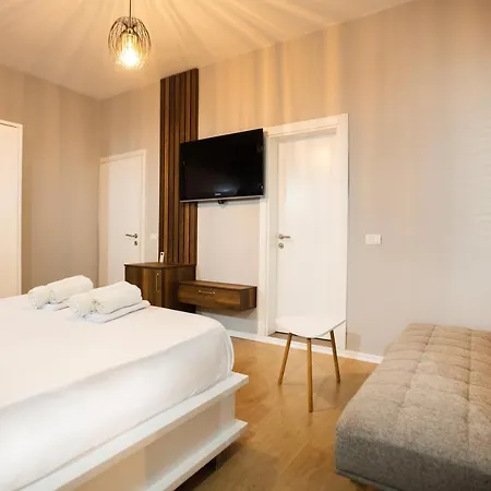 Apartment 4br Penthouse & Bbq Terrace At Blloku Tirana