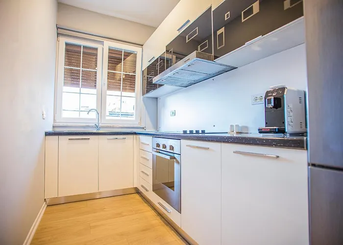 4br Penthouse & Bbq Terrace At Blloku Tirana