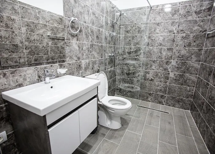 Blloku 4Br Duplex W Bbq Terrace - Central Tirana *