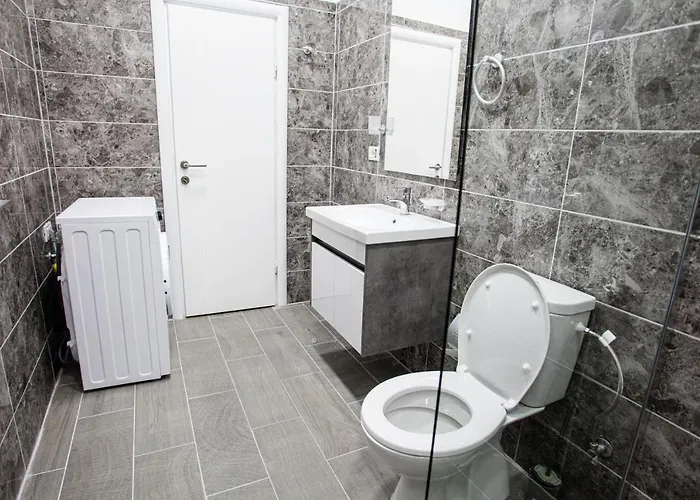 Blloku 4Br Duplex W Bbq Terrace - Central Tirana דירה טיראנה