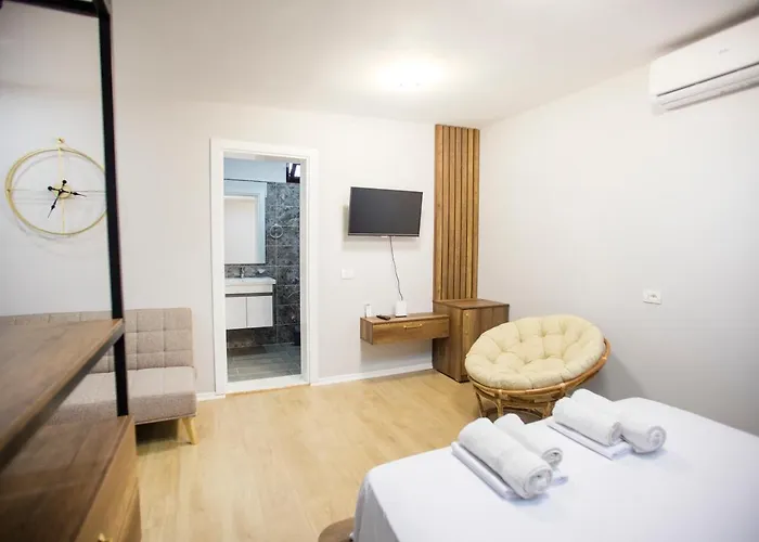 4br Penthouse & Bbq Terrace At Blloku Tirana